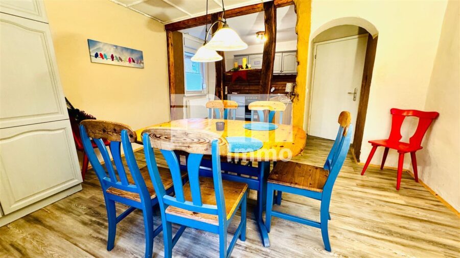 Ein- bis Zweifamilienhaus mit Anbau und Nebengebäude auf großem Grundstück - WE1 EG Esszimmer / Küche offen